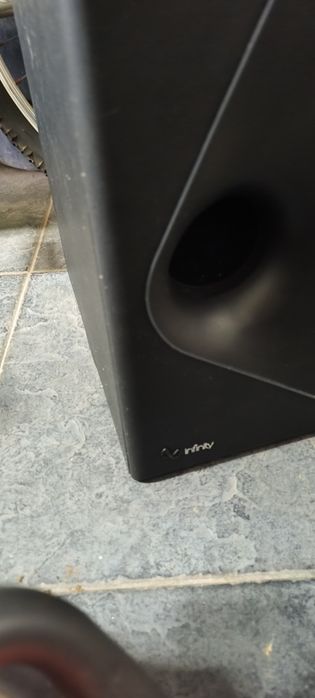 Conjunto de altifalantes com buffer Infinity 
Com duas colunas