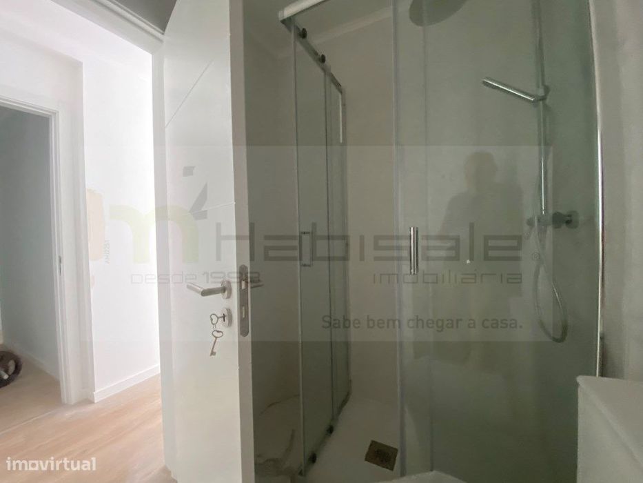 T3 Renovado com Suite | Excelente Localização | Amadora