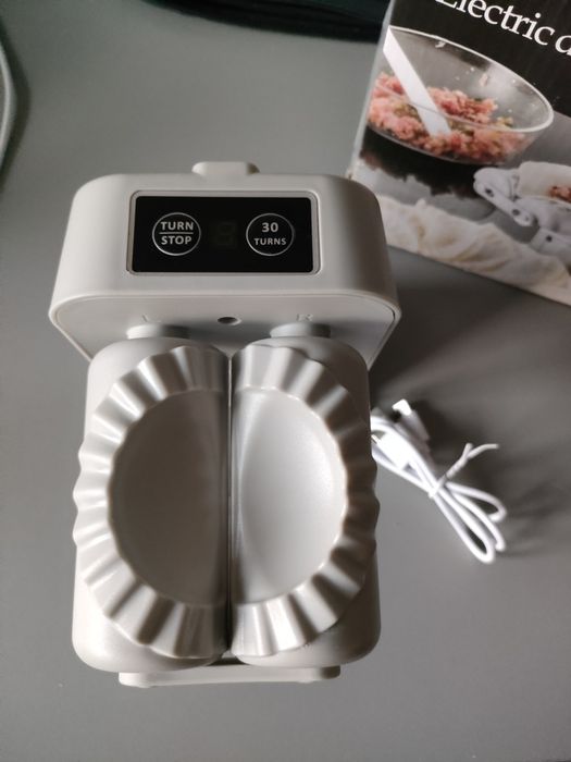 Maszynka do robienia pierogów nowa