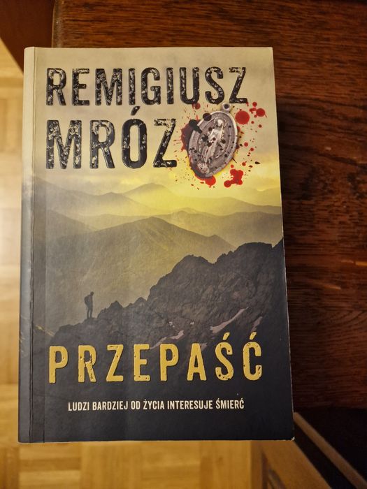 Książka Remigiusza Mroza Przepaść