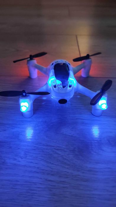 Dron Hubsan X4 H107D+ (zapasowe baterie karta pamięci zapasowe śmigła)