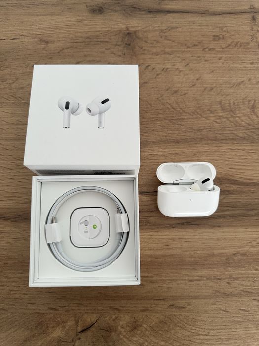 Футляр AirPods Pro 1. + правий навушник( оригінал)