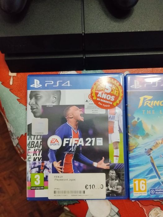 PS4 + 3 Jogos midia fisica