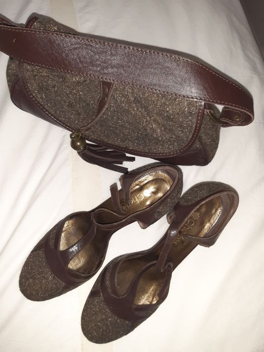 Vendo conjunto de sapatos e carteira