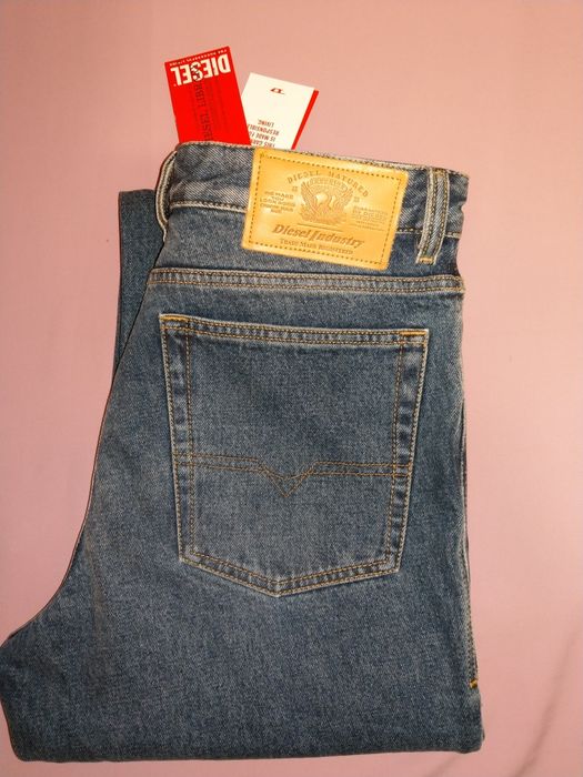 Wyprzedaż:Spodnie męskie marki Diesel.