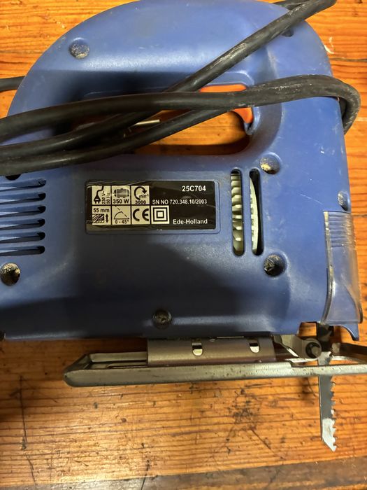 Conjunto de ferramentas elétricas para trabalhos de carpintaria e serralharia.