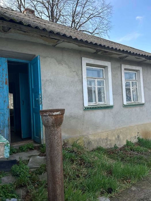 Продається пів будинку в м.Городок.