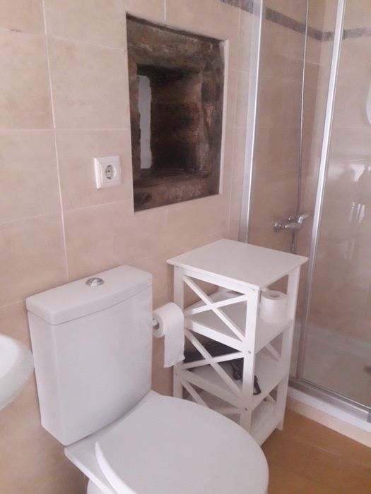 Alugo pequena casa mobilada na Vila da Sertã - A professor(a)/ similar