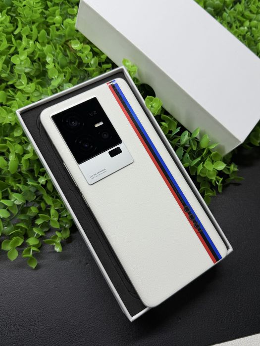 Vivo iQOO 11 BMW Edition , 12/256gb, White
