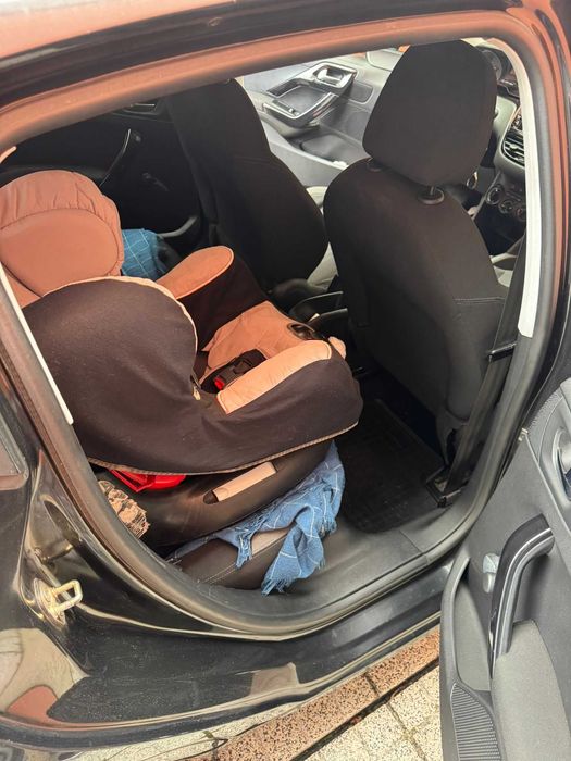 Peugeot 208 1.6 HDi – Económico e Fiável | 2012