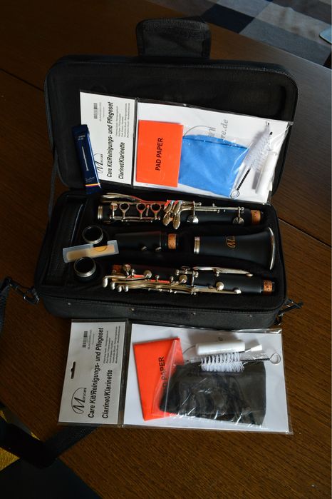 Clarinete Iniciação Monzani MZCL-133B (Sistema Boehm) + Extras – Excelente estado
