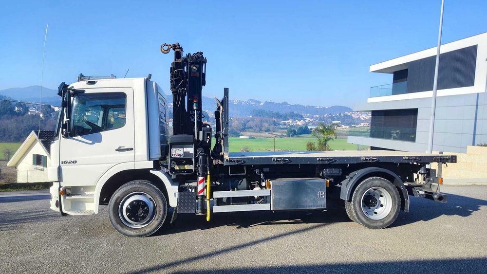 Mercedes Atego 1628 c/ caixa basculante trilateral e grua Hiab 122 E-4
