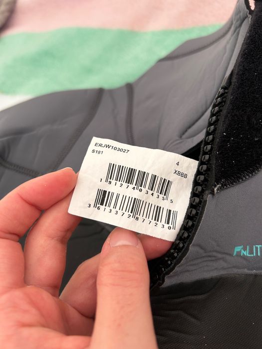 Fato de surf feminino da Roxy praticamente sem uso.
