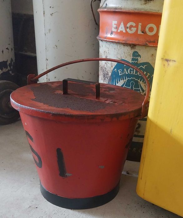Balde SI de Posto de abastecimento antigo
