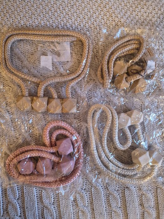 Тримачі для штор