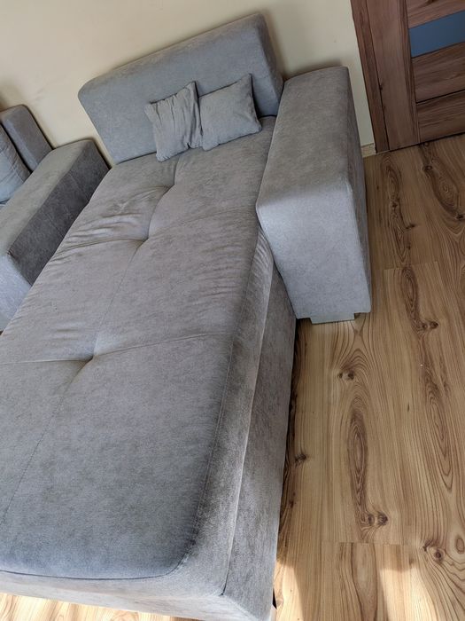 Leżanka  szara z poduszkami