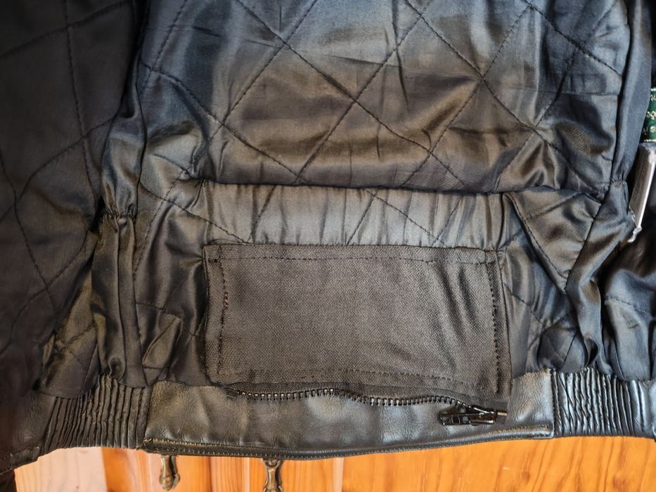 Conjunto de casaco e calça em pele