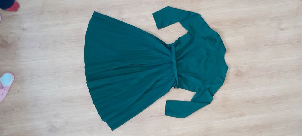 Sukienka z plisowana spódnica 38