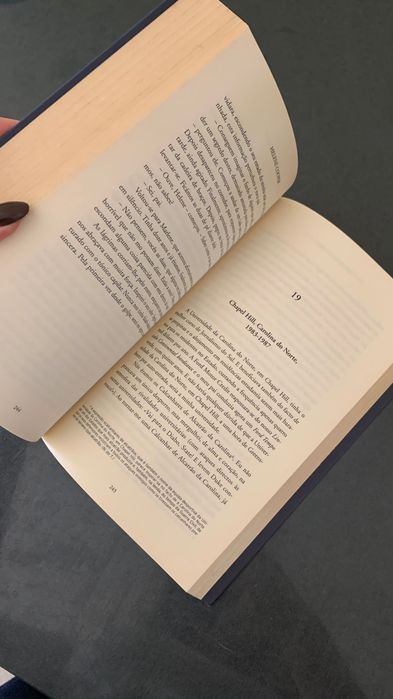 Livro “A casa da praia do açúcar” de Helene Cooper