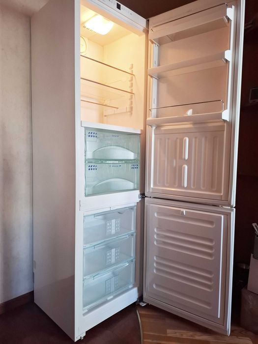 Холодильник LIEBHERR