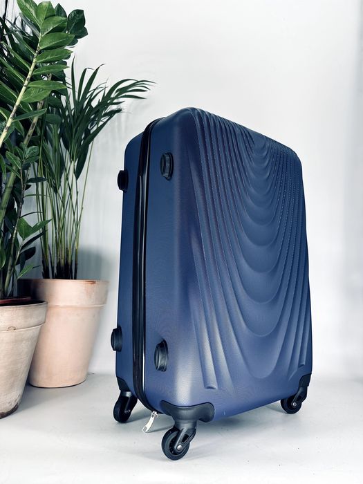 Nowa walizka średnia , bagaż do 20 kg, torba / walizki podrożne