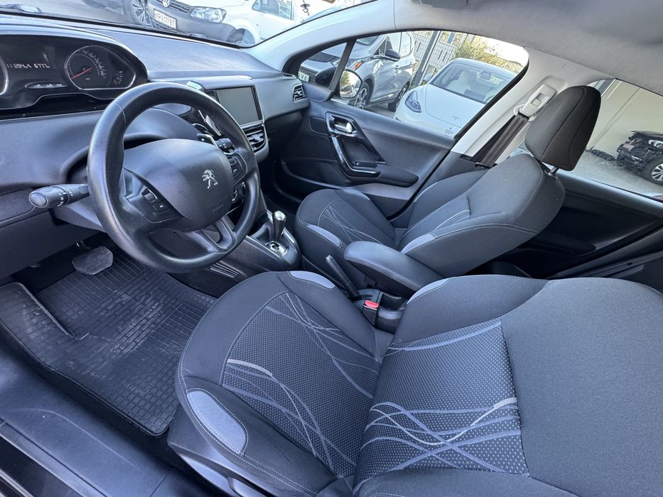 Продам Peugeot 208