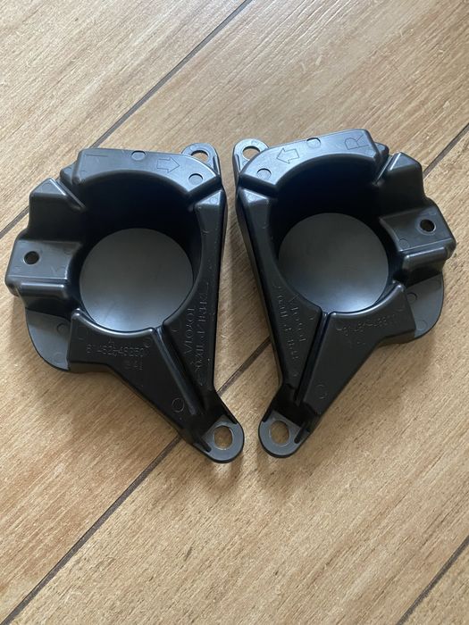 Toyota Venza 2021-2024 подиум заглушка бампера