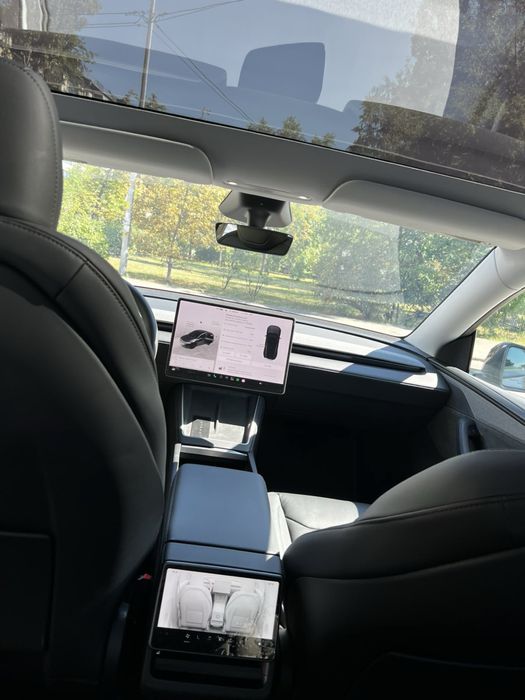 Продам Tesla model Y.