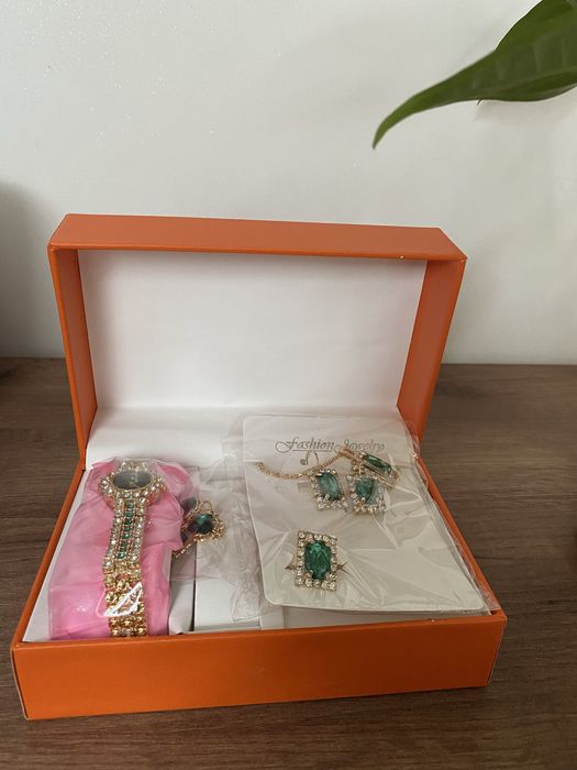 Zestaw biżuterii złoto zielony