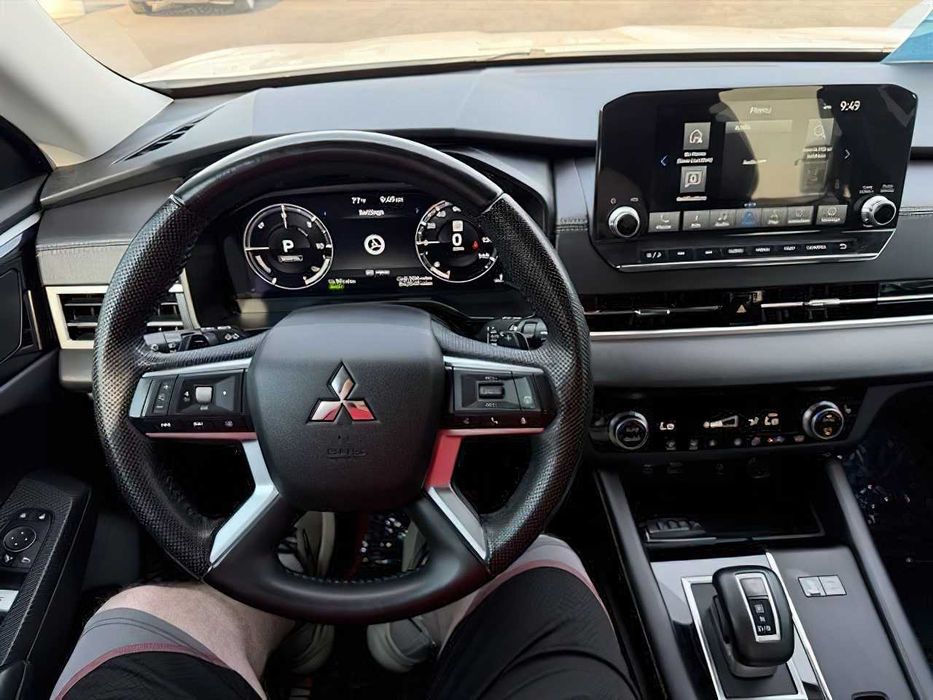 Mitsubishi Outlander PHEV SEL      2023