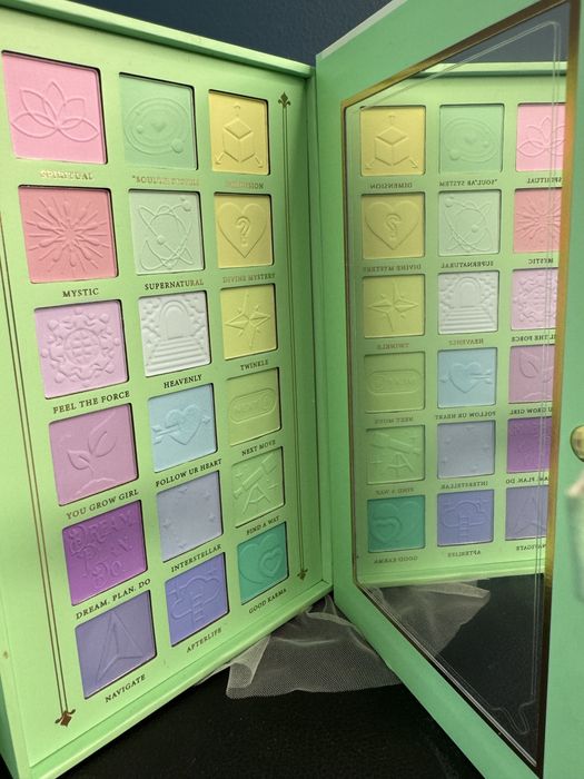 P. Louise Księga - cienie do powiek