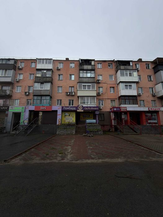 Приміщення 33,5 м² з окремим входом 2 хв від метро Палац Спорту