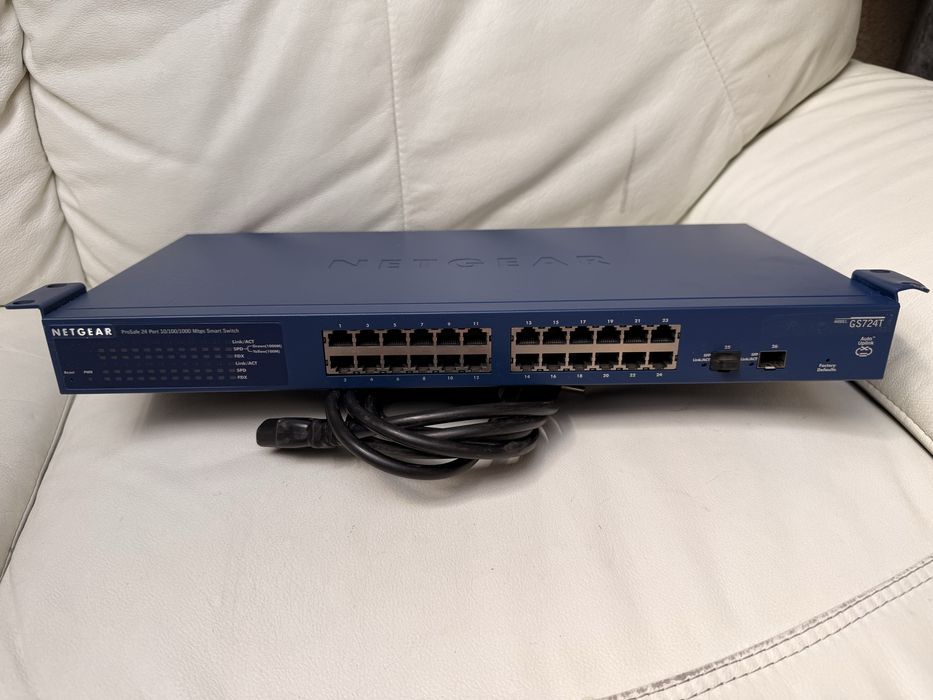 Switch NETGEAR GS724T 24 Port Gigabit + 2x SFP Smart Managed 19" RACK