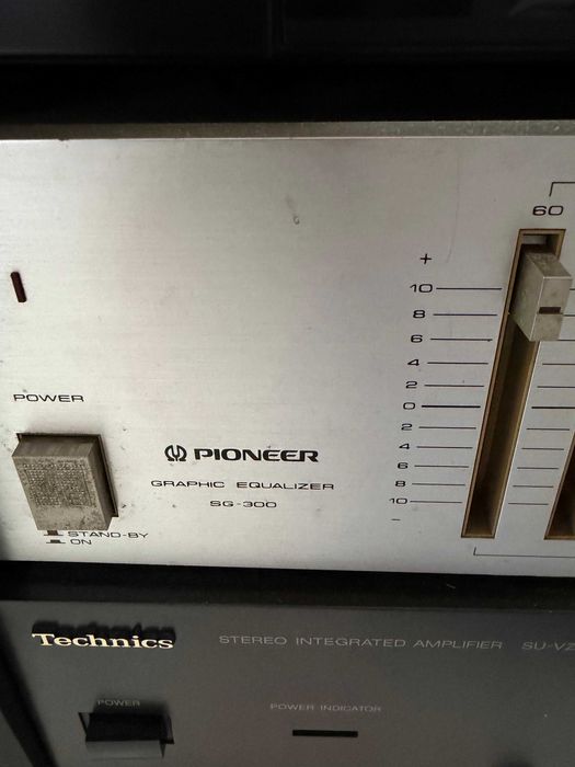 Rádio Stereo Pioneer com equalizador e amplificador
