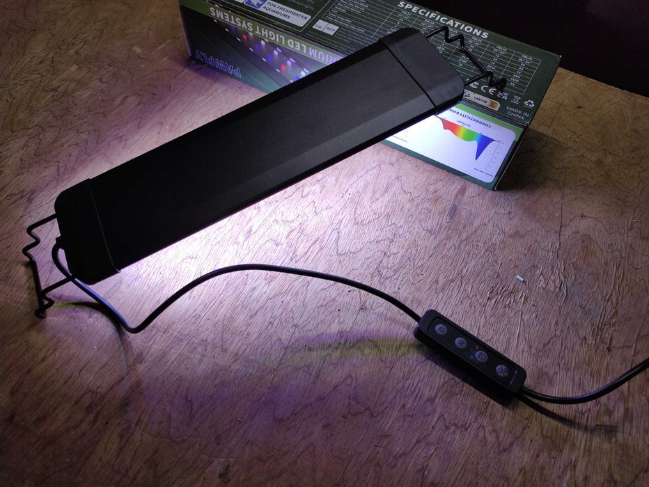 Акваріумний світильник повний спектр Pawfly PBL12