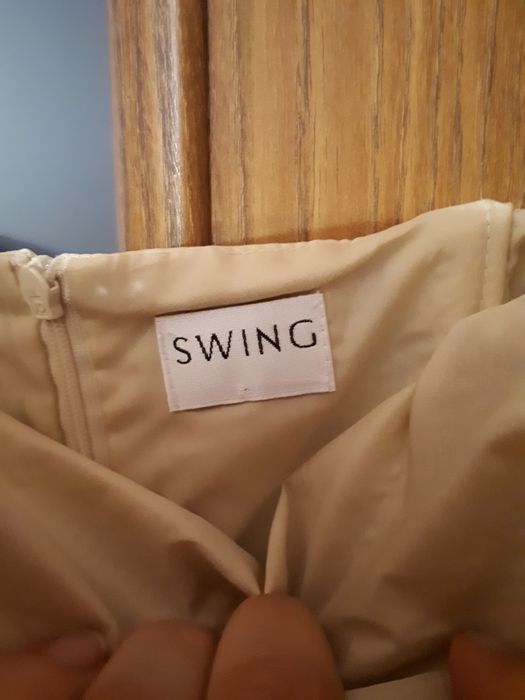 Sukienka w kolorze szampana Swing s