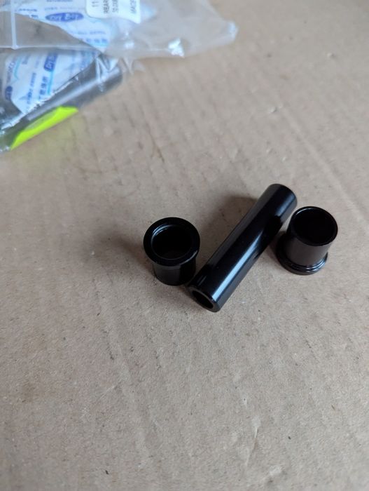 Osprzęt montażowy amortyzatora tylnego ROCKSHOX 1/2"x1/2", 50x8 mm