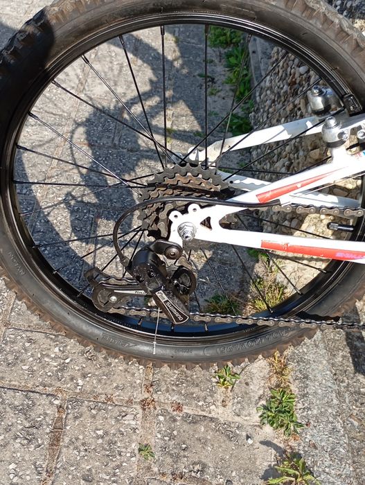 Bicicleta BTT para criança roda 20,boa qualidade,limpo e pronto para andar.