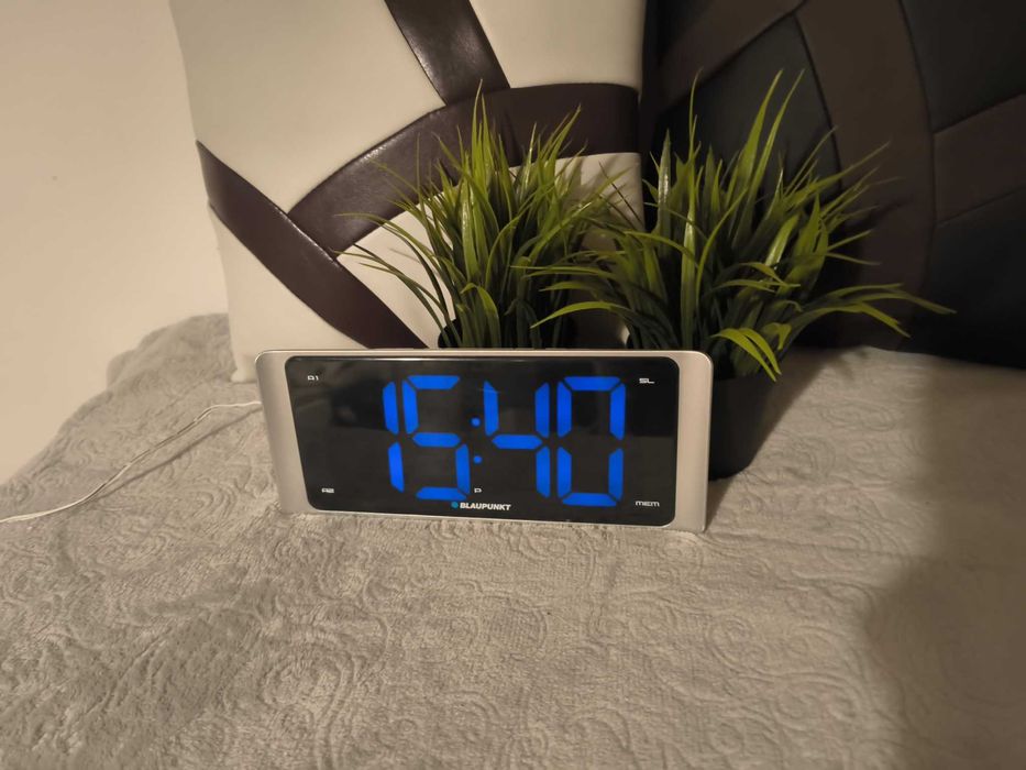Nowoczesny Radiobudzik Blaupunkt z USB i Duzym LCD