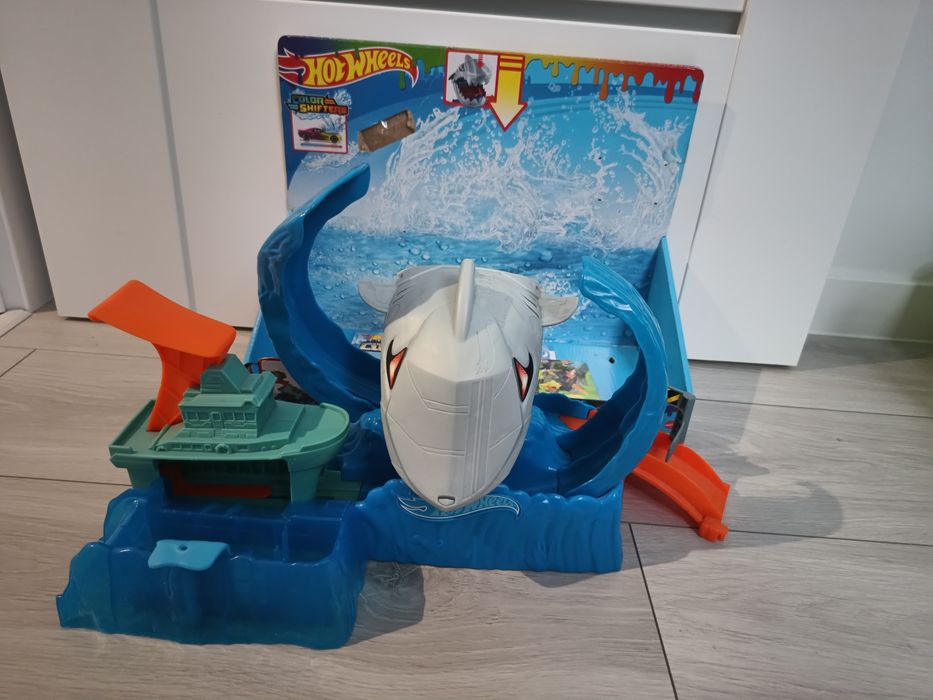 Zestaw Hot Wheels Robo Rekin