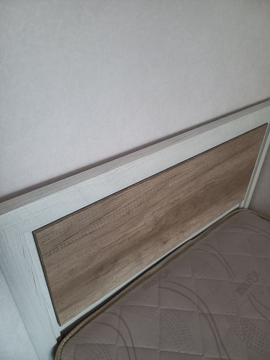 Продам ліжко + підставка + матрас