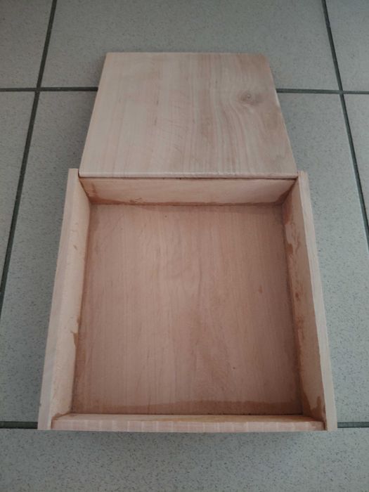 Drewniane pudełko do przechowywania i/lub ozdabiania