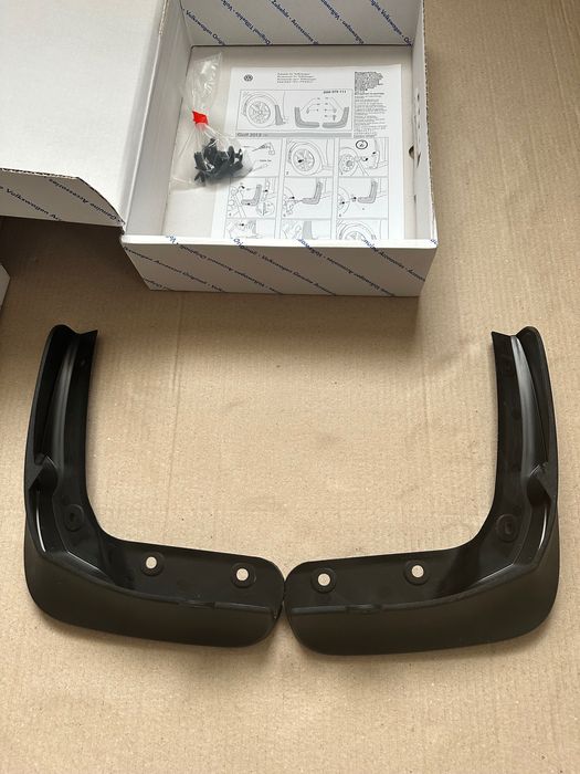 Бризговики перед VW Golf 7 Хетчбек Sportsvan E-Golf Variant 5G0075111