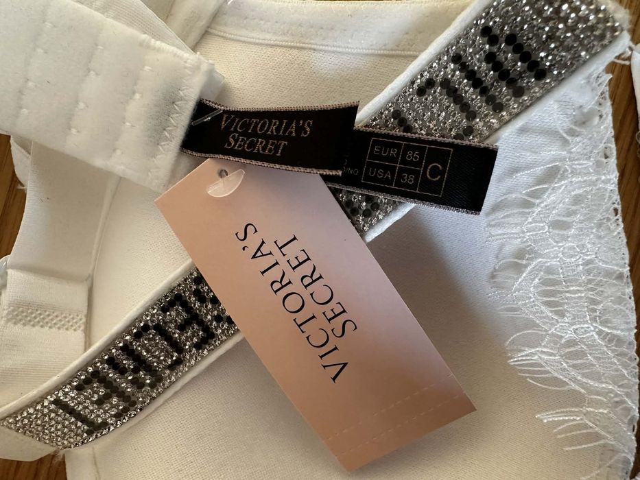 Komplet bielizny Victoria’s Secret 85C stanik + stringi C85 38C
