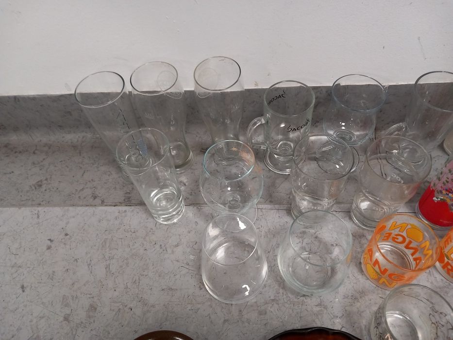 Sprzedam szklanki,talerzyki całość  30 elementów.