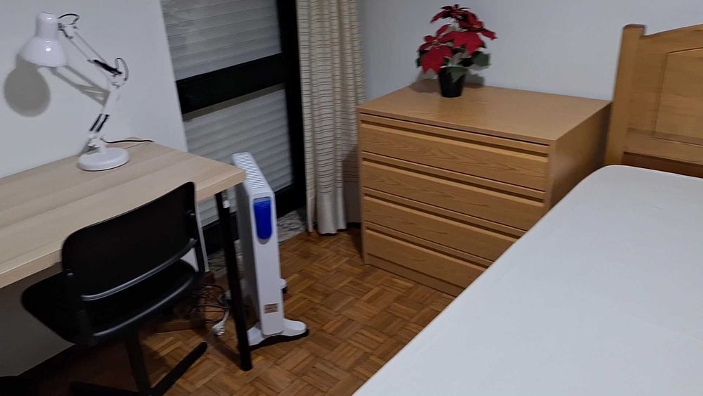 Quartos individuais em apartamento renovado | Zona calma e bem servida