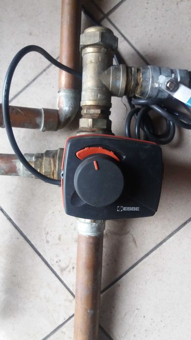 Siłownik ESBE ARA661 z zaworem