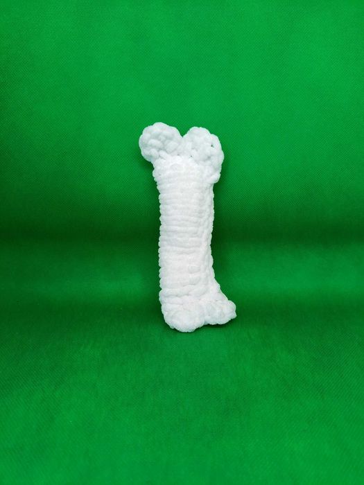 Mała kostka z włóczki bez wypełnienia długość 17 cm