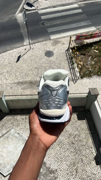 Sapato Asics cizento