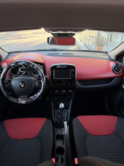 Clio Tce 0.9 Turbo• Red Interior Touch Pack • Hands Free • Ecran • Camera de Ré • Keyless Entry • Keyless Start • Poucos Km • IPO 7/27 • Revisado